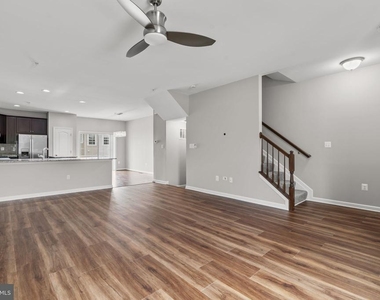9442 Adelaide Lane - Photo Thumbnail 4