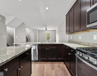 9442 Adelaide Lane - Photo Thumbnail 8