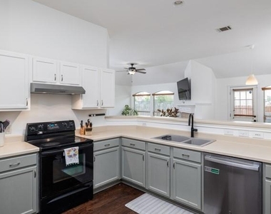 536 W Metcalfe St - Photo Thumbnail 14