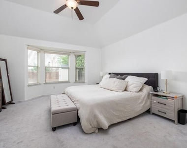 536 W Metcalfe St - Photo Thumbnail 19