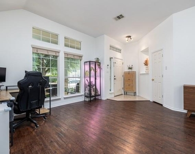 536 W Metcalfe St - Photo Thumbnail 5