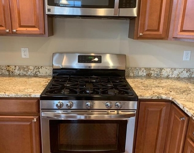 9325 Paragon Way - Photo Thumbnail 11