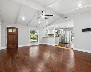 10903 Mellow Ln - Photo Thumbnail 4