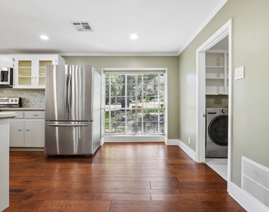 10903 Mellow Ln - Photo Thumbnail 5