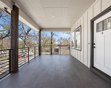 15407 Armstrong Ave - Photo Thumbnail 4
