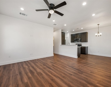 15407 Armstrong Ave - Photo Thumbnail 8