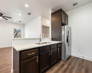 15407 Armstrong Ave - Photo Thumbnail 10