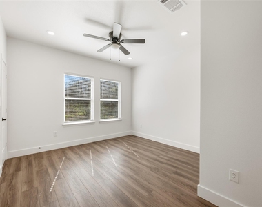 15407 Armstrong Ave - Photo Thumbnail 14