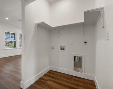15407 Armstrong Ave - Photo Thumbnail 24