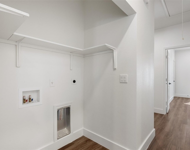 15407 Armstrong Ave - Photo Thumbnail 23