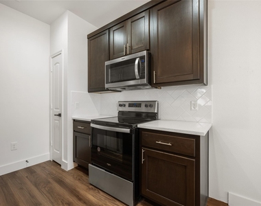 15407 Armstrong Ave - Photo Thumbnail 11
