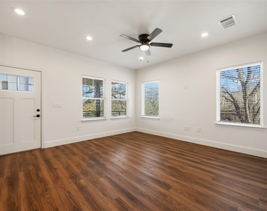 15407 Armstrong Ave - Photo Thumbnail 7