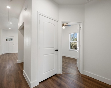 15407 Armstrong Ave - Photo Thumbnail 19