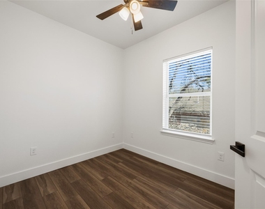 15407 Armstrong Ave - Photo Thumbnail 21