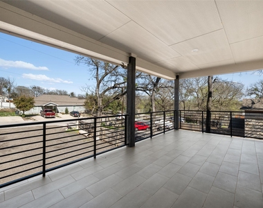 15407 Armstrong Ave - Photo Thumbnail 5