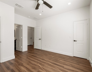 15407 Armstrong Ave - Photo Thumbnail 16