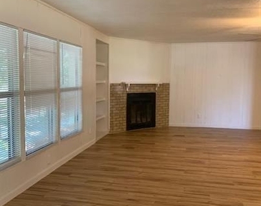 3041 Fm 671 Rd - Photo Thumbnail 2