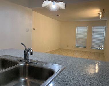 2708 S 1st St - Photo Thumbnail 11