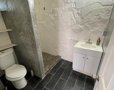 1506 E 2nd St - Photo Thumbnail 13