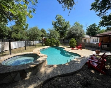 1506 E 2nd St - Photo Thumbnail 8