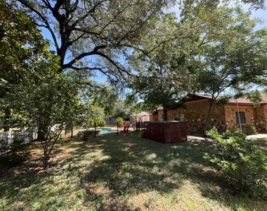 1506 E 2nd St - Photo Thumbnail 1