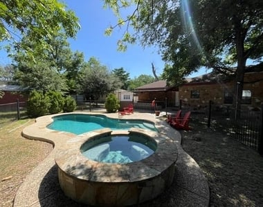 1506 E 2nd St - Photo Thumbnail 9