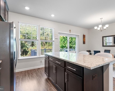 1010 Tuscany Lane - Photo Thumbnail 7
