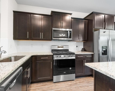 1010 Tuscany Lane - Photo Thumbnail 5