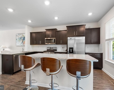 1010 Tuscany Lane - Photo Thumbnail 8