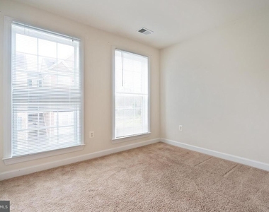 3546 Carriage Walk Lane - Photo Thumbnail 14