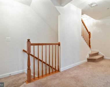 3546 Carriage Walk Lane - Photo Thumbnail 11