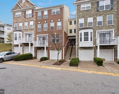 3546 Carriage Walk Lane - Photo Thumbnail 1