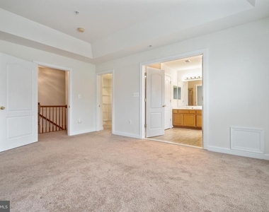 3546 Carriage Walk Lane - Photo Thumbnail 18