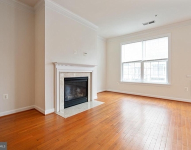 3546 Carriage Walk Lane - Photo Thumbnail 5
