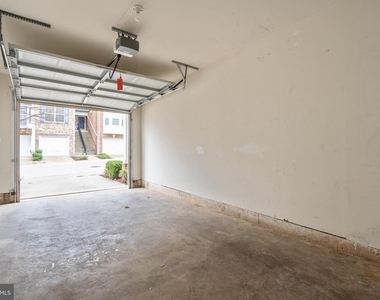 3546 Carriage Walk Lane - Photo Thumbnail 25