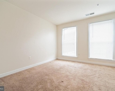 3546 Carriage Walk Lane - Photo Thumbnail 12