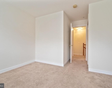 3546 Carriage Walk Lane - Photo Thumbnail 15