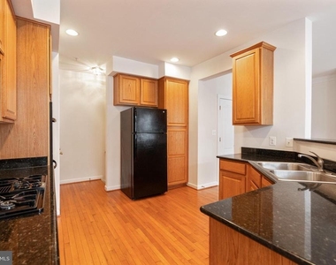 3546 Carriage Walk Lane - Photo Thumbnail 8