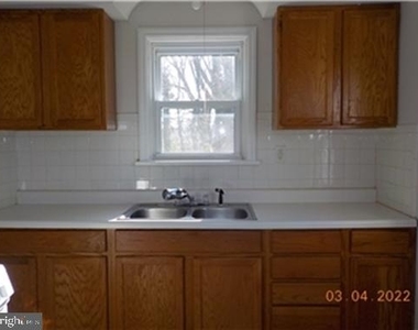 104 Colonial Avenue - Photo Thumbnail 6