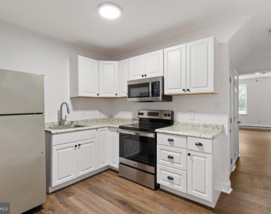 715 W 8th - Photo Thumbnail 3