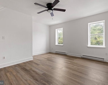 715 W 8th - Photo Thumbnail 9
