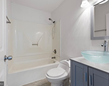 715 W 8th - Photo Thumbnail 12