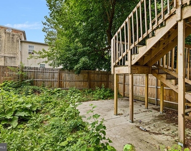 715 W 8th - Photo Thumbnail 2