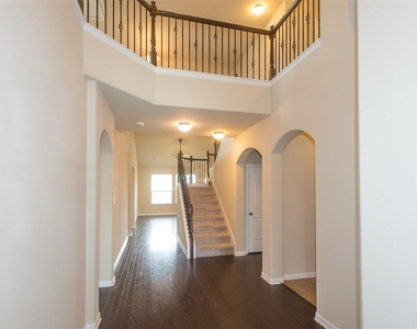 1902 Laminar Creek Rd - Photo Thumbnail 2