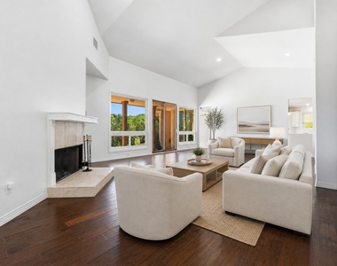 409 Beardsley Ln - Photo Thumbnail 1