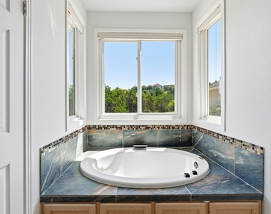 409 Beardsley Ln - Photo Thumbnail 16