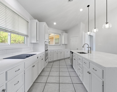 409 Beardsley Ln - Photo Thumbnail 2