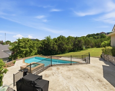 409 Beardsley Ln - Photo Thumbnail 32