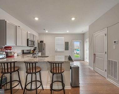 113 Ridgely Blvd - Photo Thumbnail 4