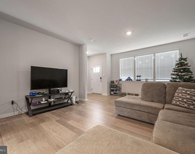 113 Ridgely Blvd - Photo Thumbnail 3